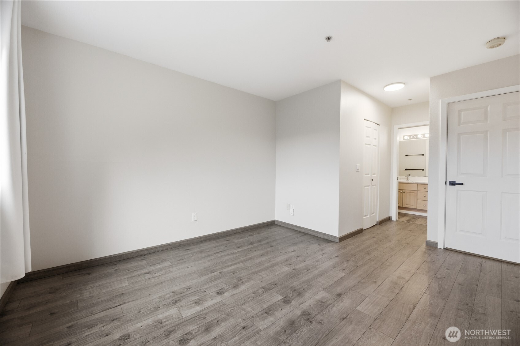 15340 Macadam Road S #B206, Tukwila, WA 98188