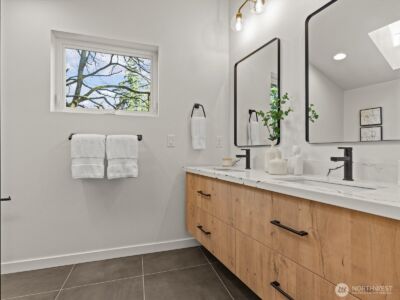 12834 Ashworth Avenue N, Seattle, WA 98133 - Photo 23