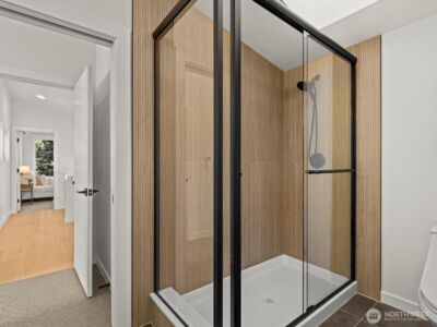 12834 Ashworth Avenue N, Seattle, WA 98133 - Photo 24