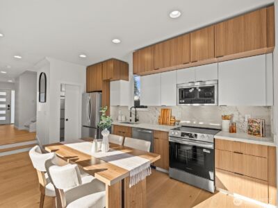 12834 Ashworth Avenue N, Seattle, WA 98133 - Photo 11