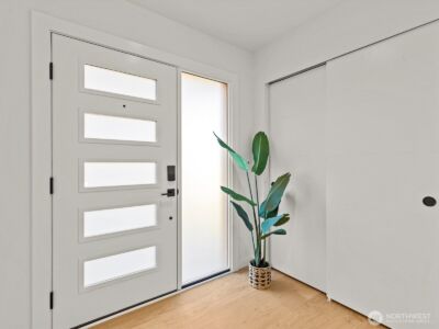 12834 Ashworth Avenue N, Seattle, WA 98133 - Photo 5