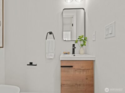 12834 Ashworth Avenue N, Seattle, WA 98133 - Photo 6