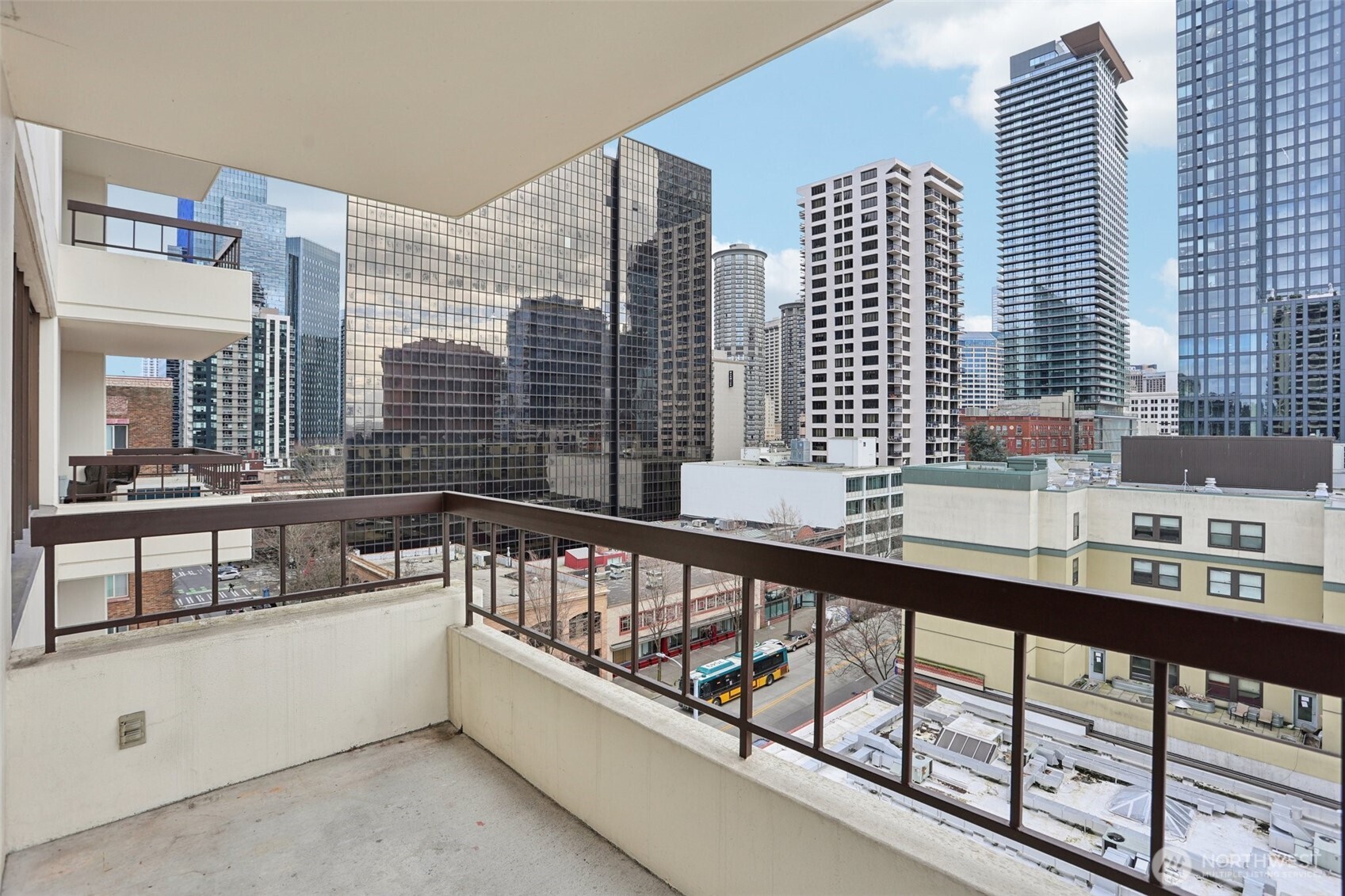 2201 3rd Avenue #1001, Seattle, WA 98121