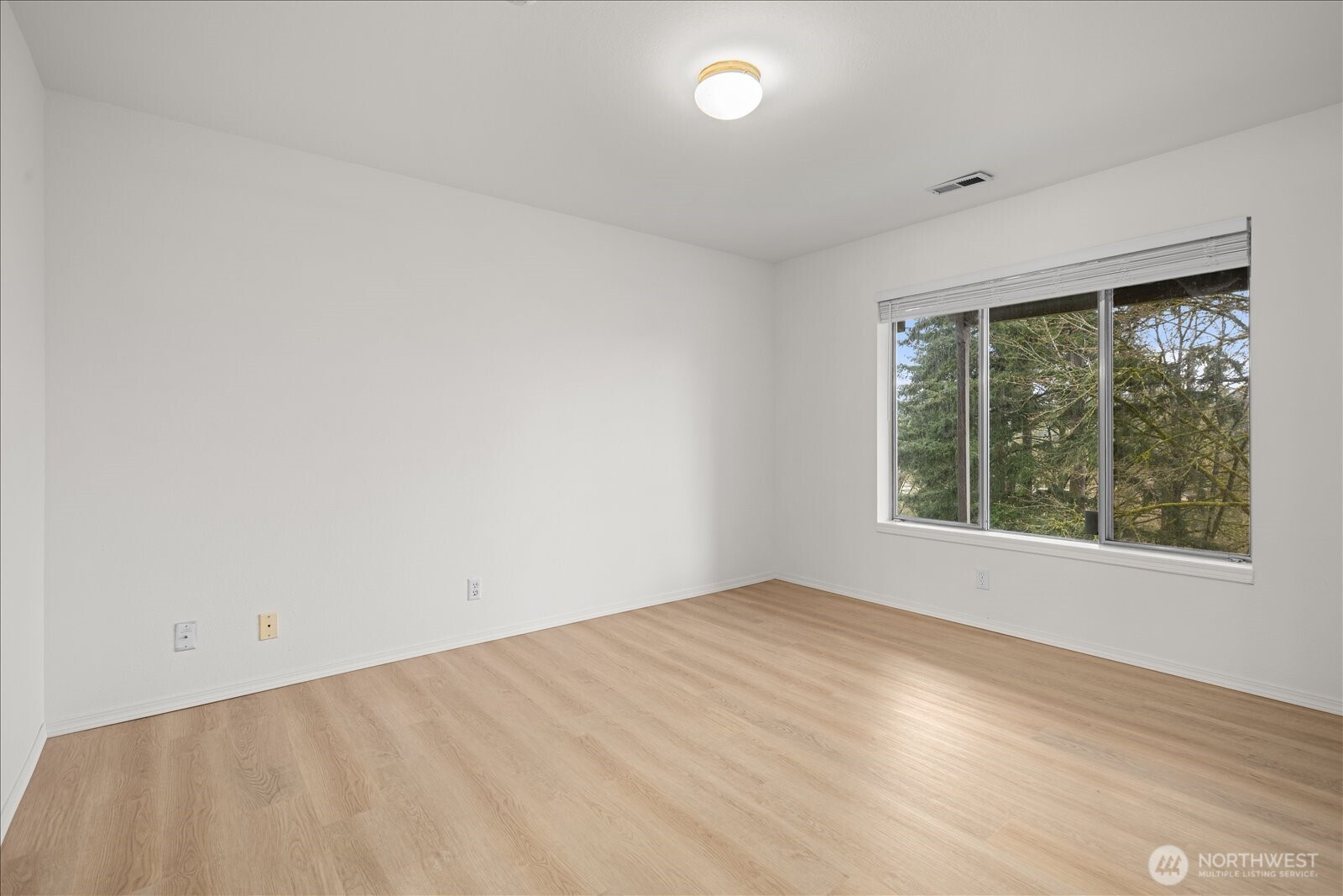 7250 NE Old Redmond Rd #F124, Redmond, WA 98052