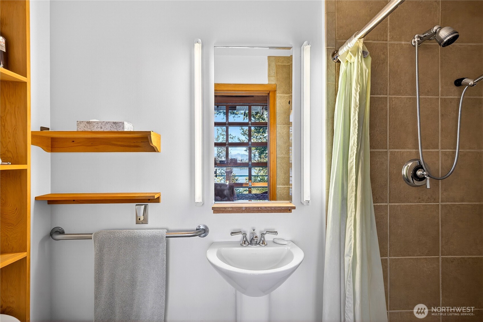 7457 Holiday Boulevard , Anacortes, WA 98221