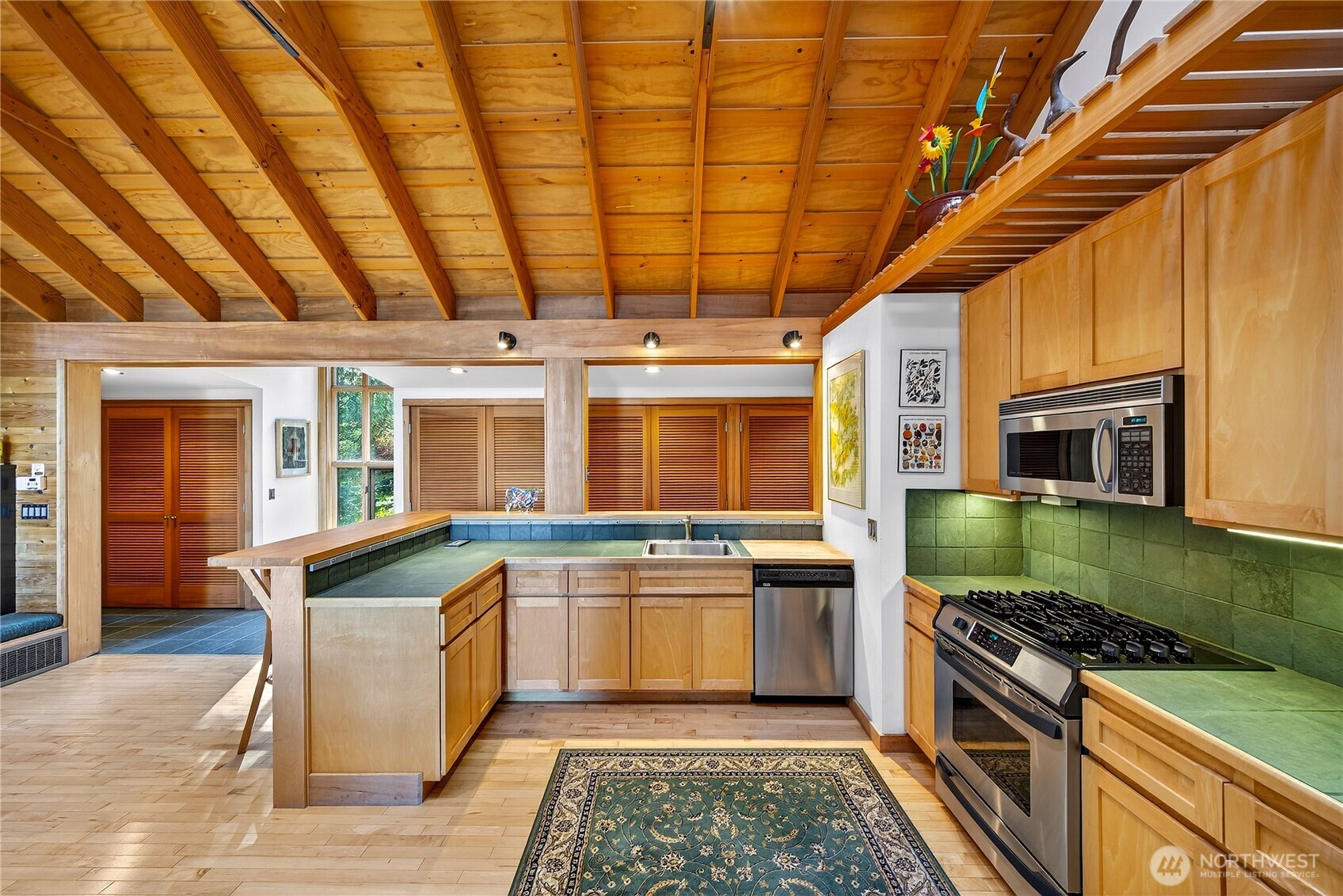 7457 Holiday Boulevard , Anacortes, WA 98221