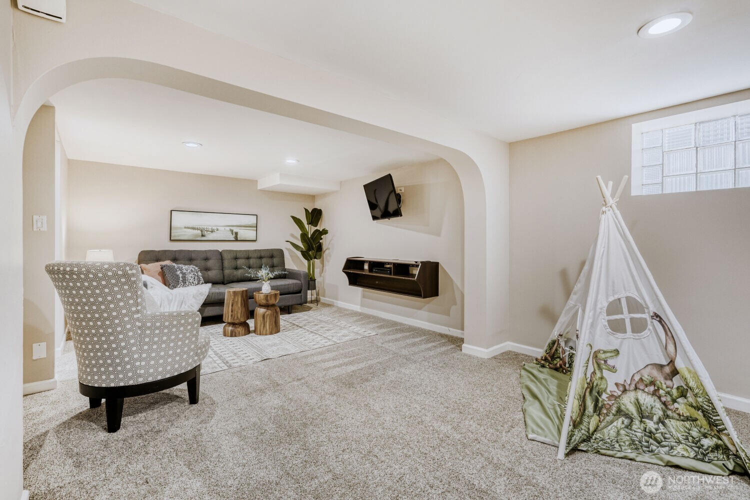 348 NE 57th Street , Seattle, WA 98105