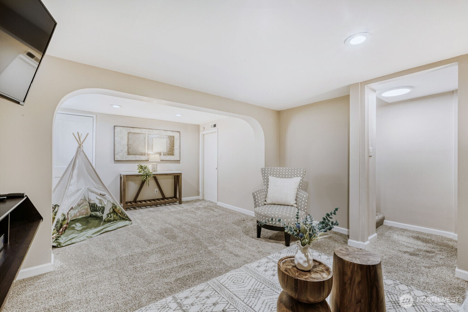 348 NE 57th Street , Seattle, WA 98105