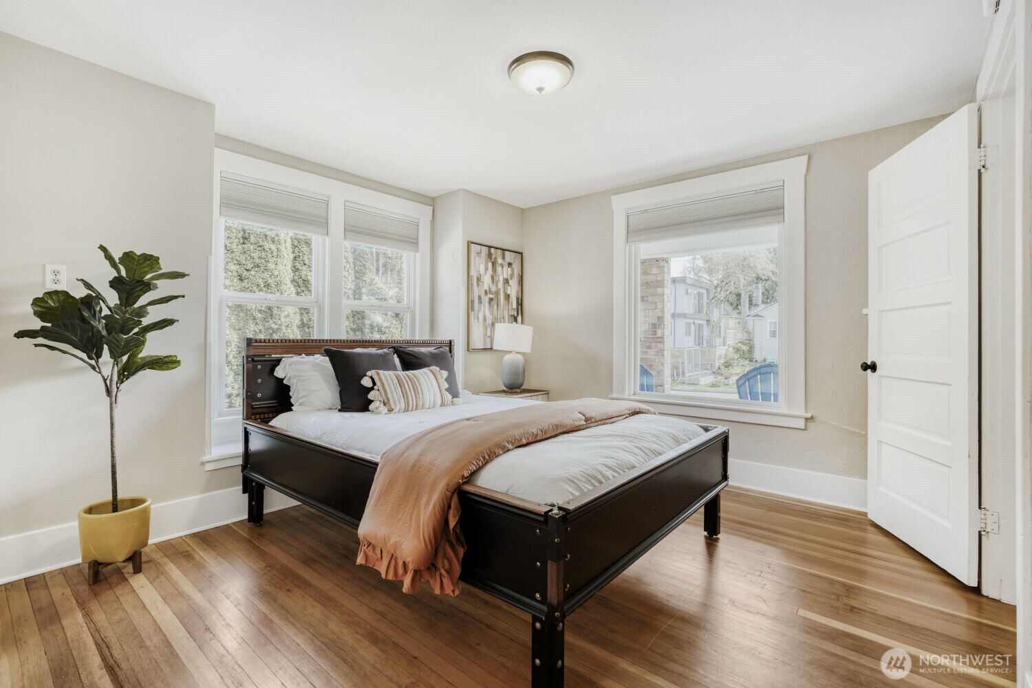 348 NE 57th Street , Seattle, WA 98105