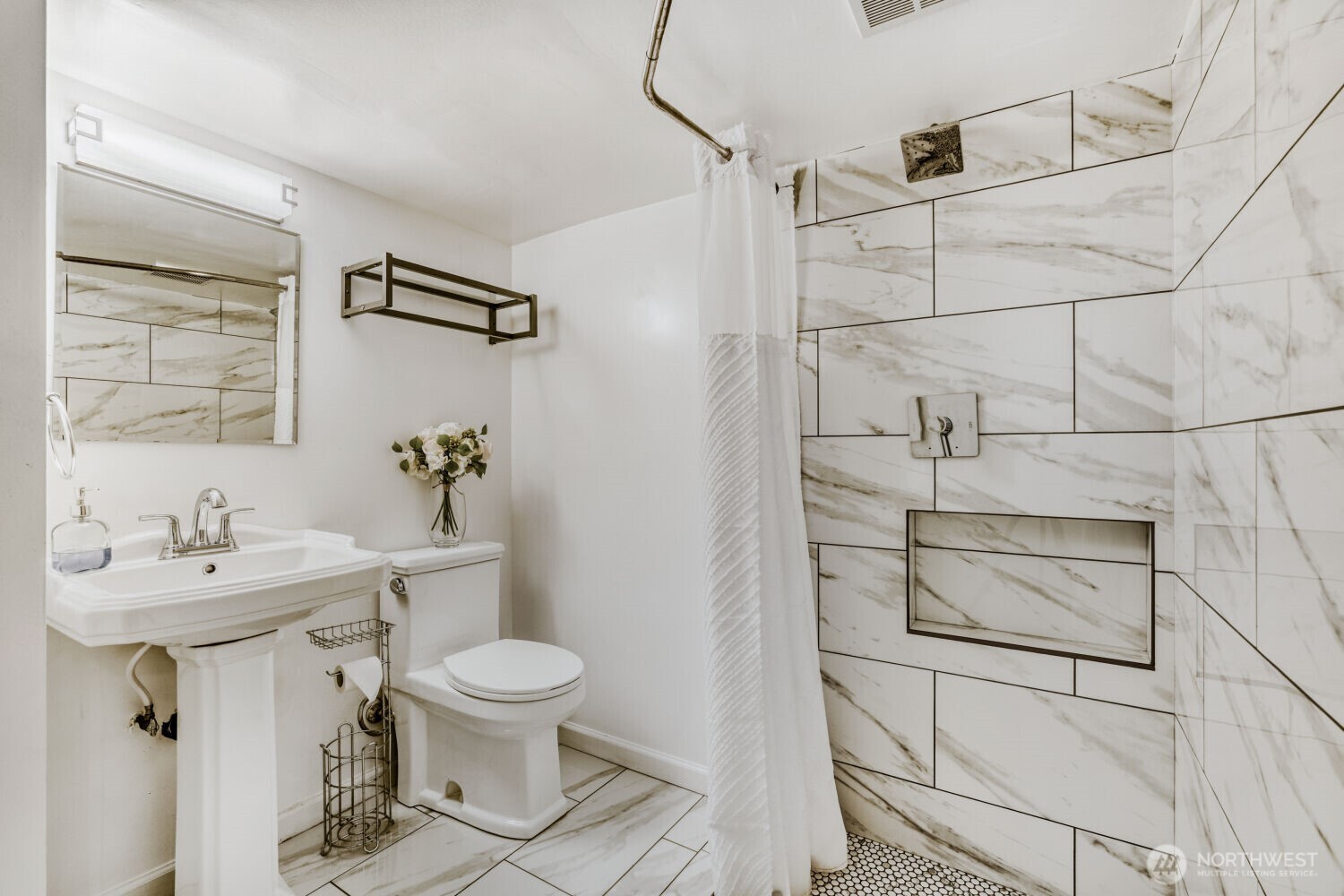 348 NE 57th Street , Seattle, WA 98105