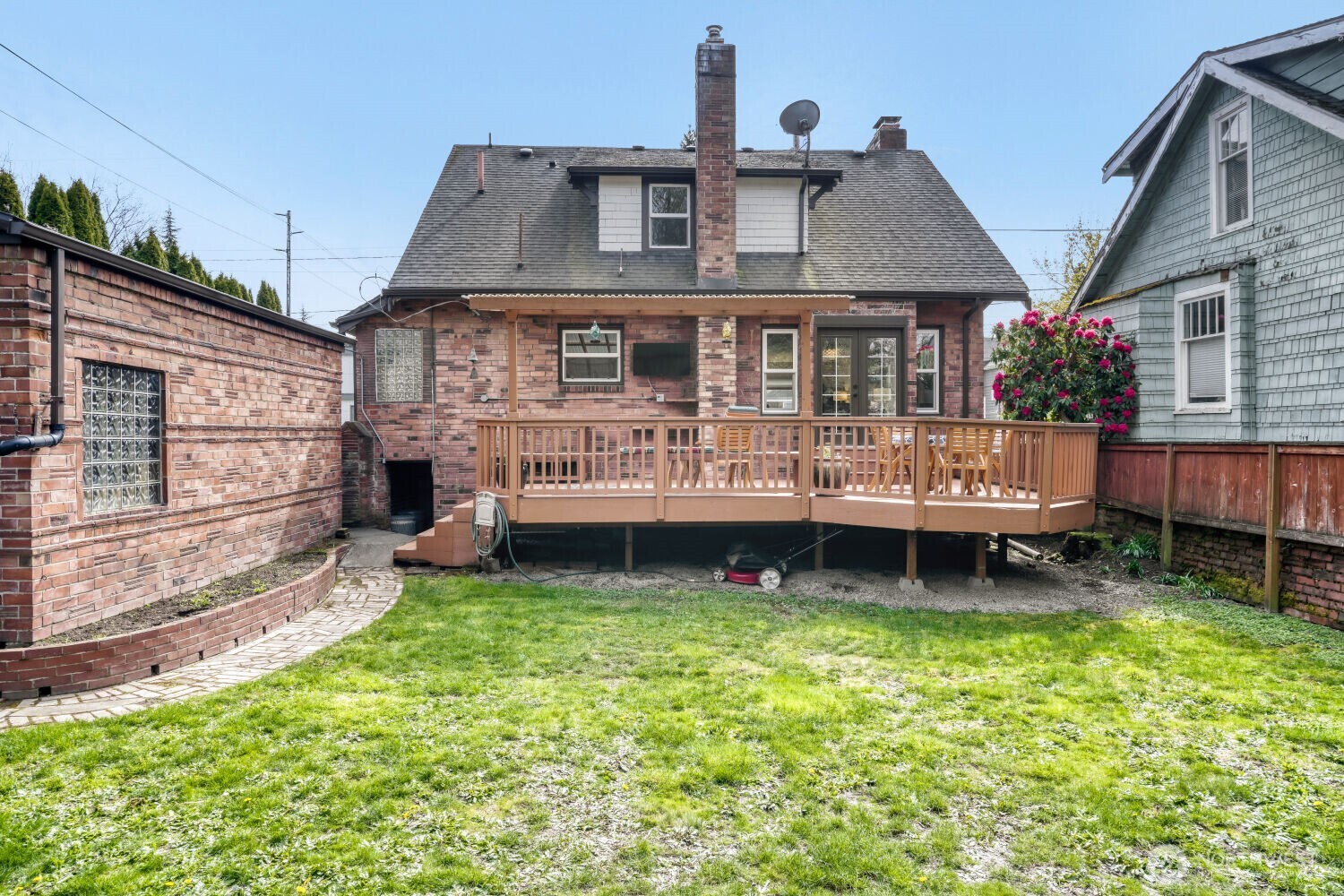 348 NE 57th Street , Seattle, WA 98105