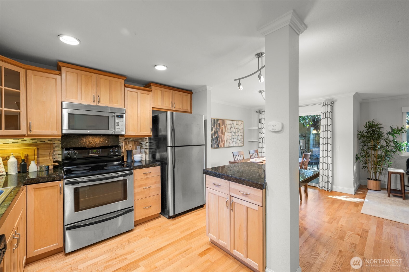 10045 NE 138th Place #E5, Kirkland, WA 98034