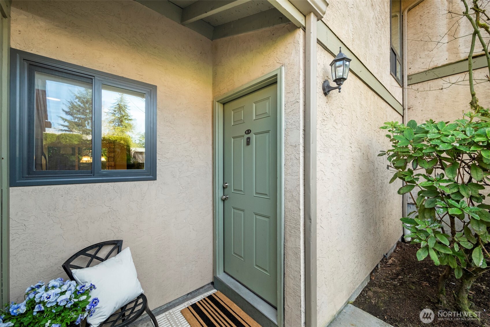 10045 NE 138th Place #E5, Kirkland, WA 98034