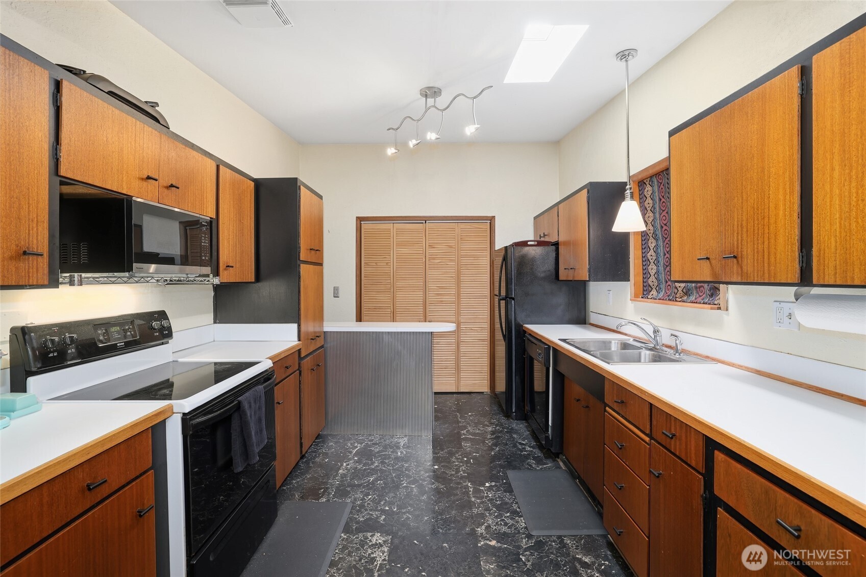 14445 26th Avenue S, SeaTac, WA 98168