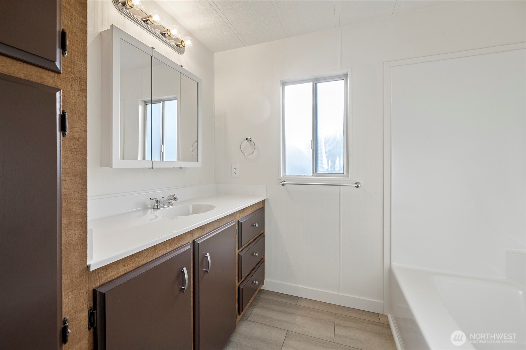 2725 E Fir Street #101, Mount Vernon, WA 98273