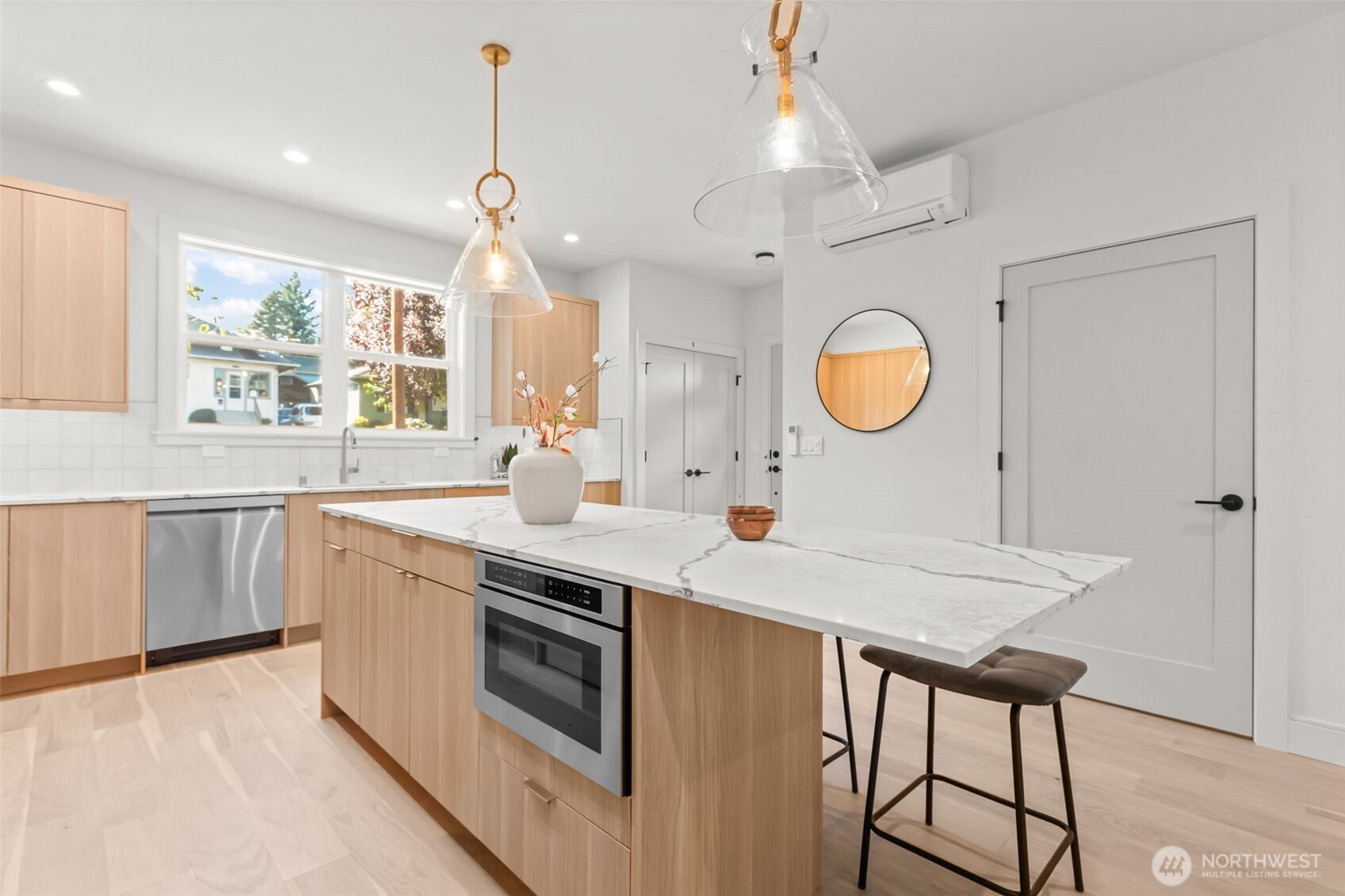 7350 22nd Avenue NW #B, Seattle, WA 98117