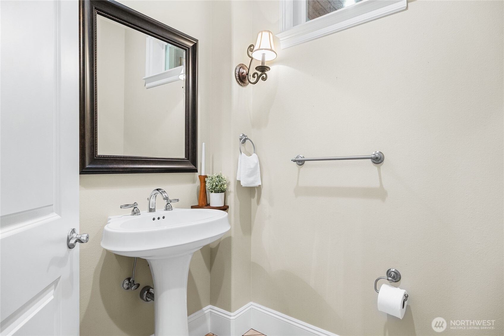 128 Country Club Circle SW, Lakewood, WA 98498