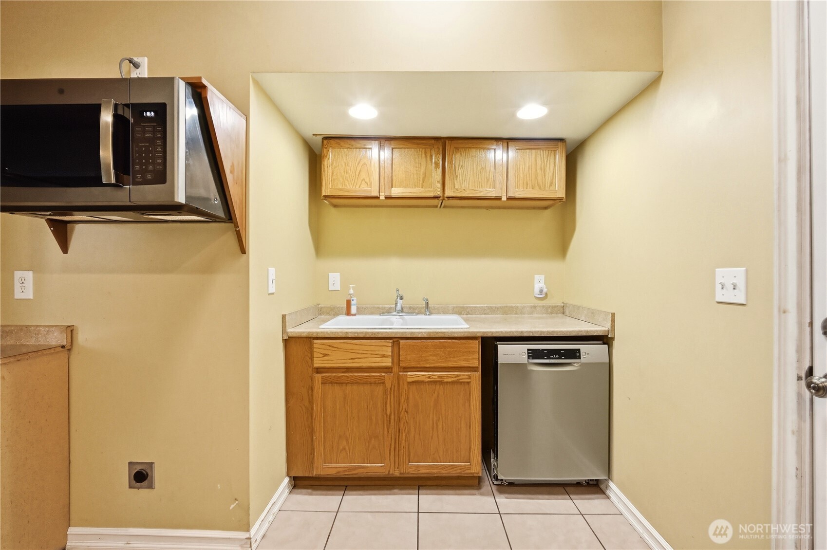 1409 N 135th Pl , Seattle, WA 98133