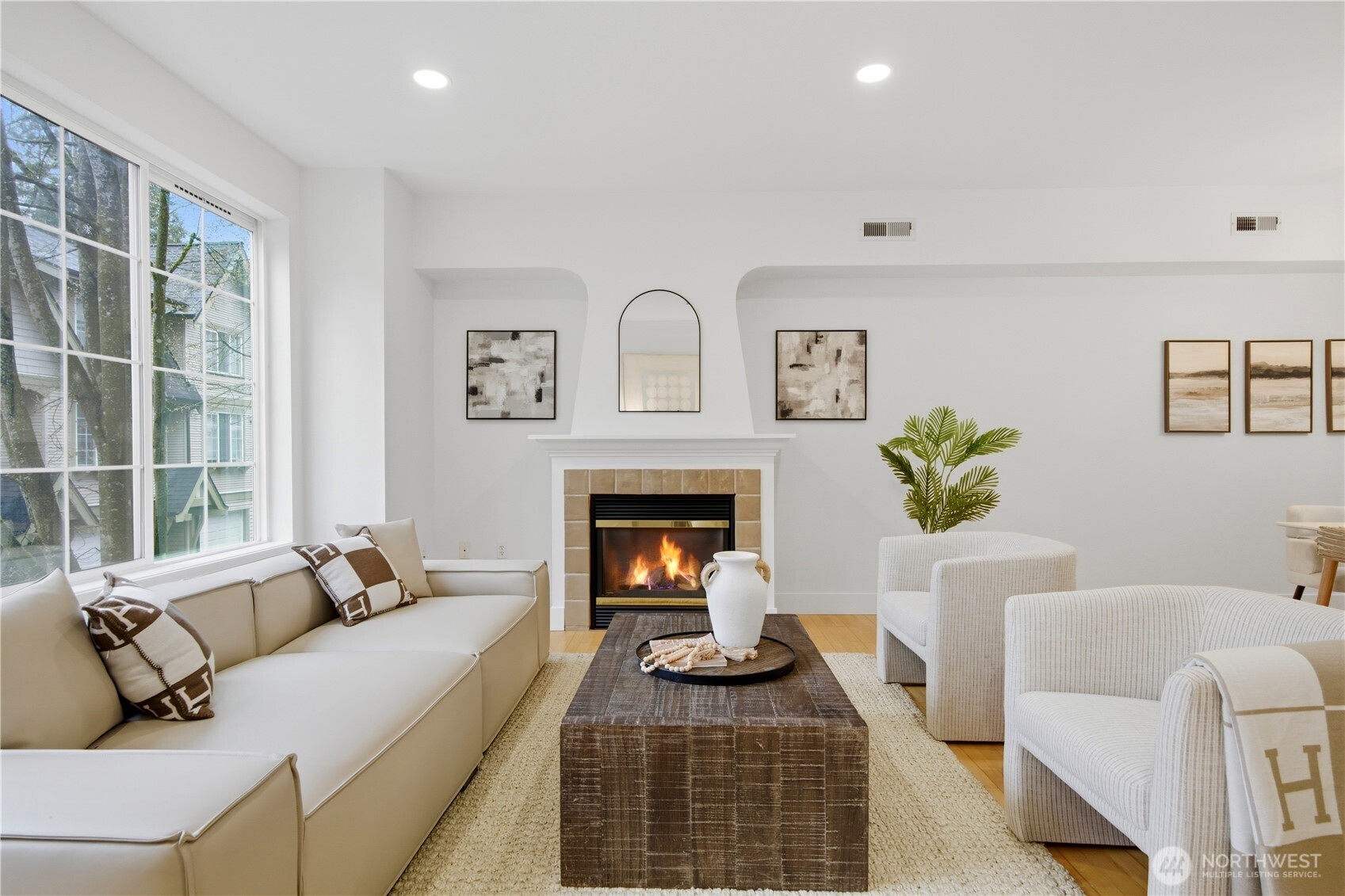 18275 NE 97th Way #103, Redmond, WA 98052