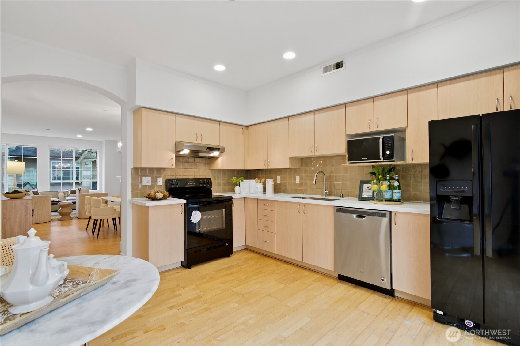 18275 NE 97th Way #103, Redmond, WA 98052