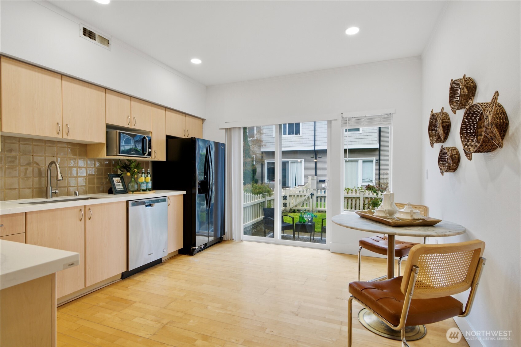 18275 NE 97th Way #103, Redmond, WA 98052