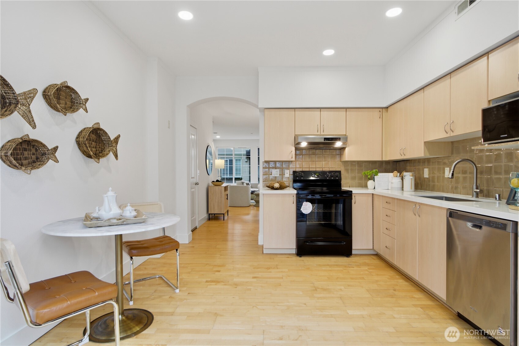 18275 NE 97th Way #103, Redmond, WA 98052