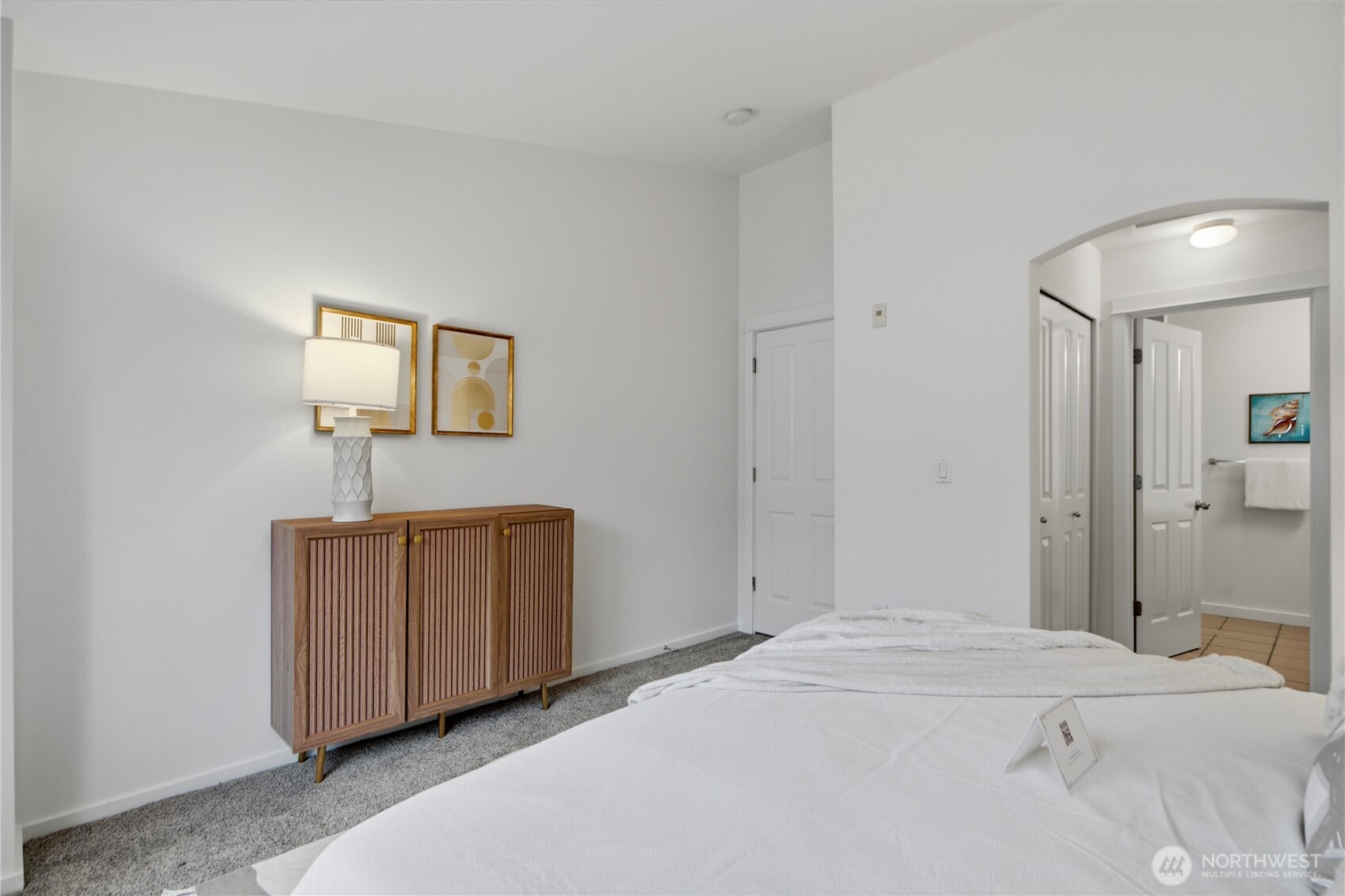 18275 NE 97th Way #103, Redmond, WA 98052