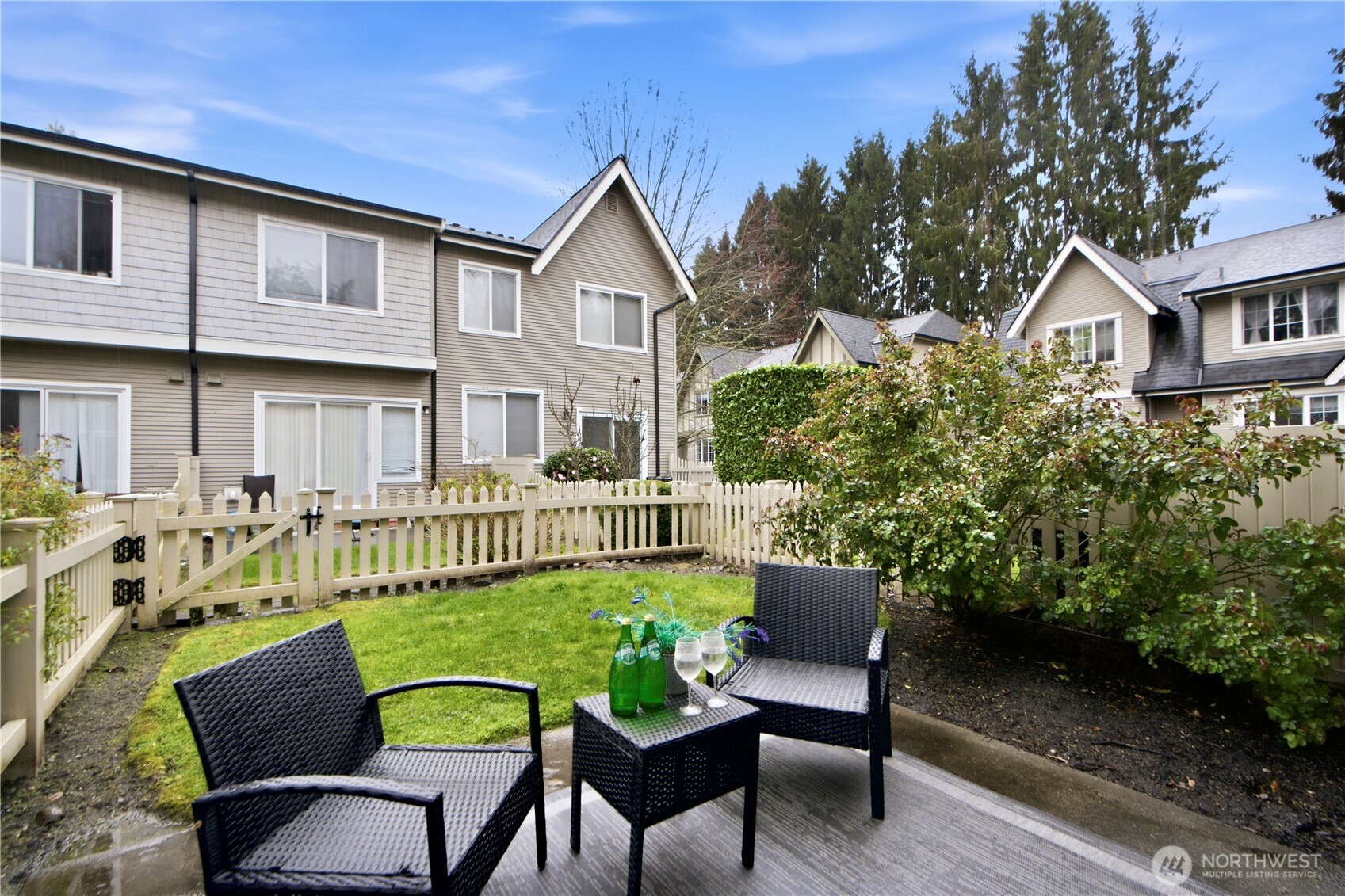 18275 NE 97th Way #103, Redmond, WA 98052