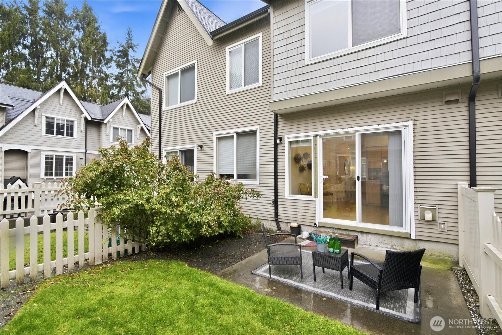 18275 NE 97th Way #103, Redmond, WA 98052