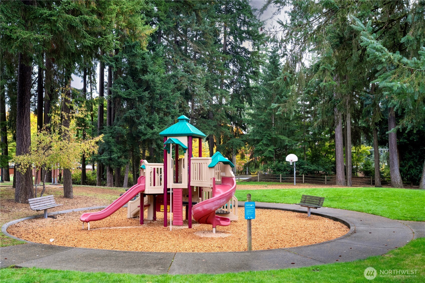 18275 NE 97th Way #103, Redmond, WA 98052