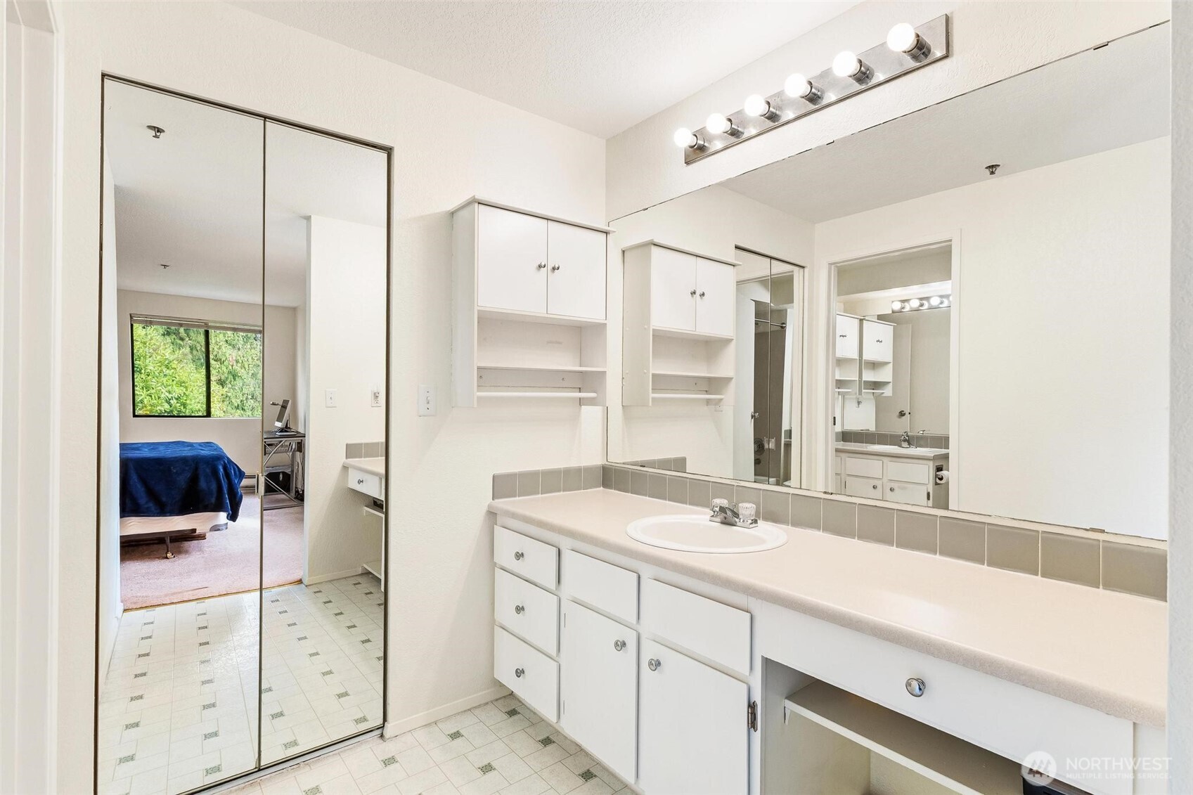 25131 98th Place S #E201, Kent, WA 98030