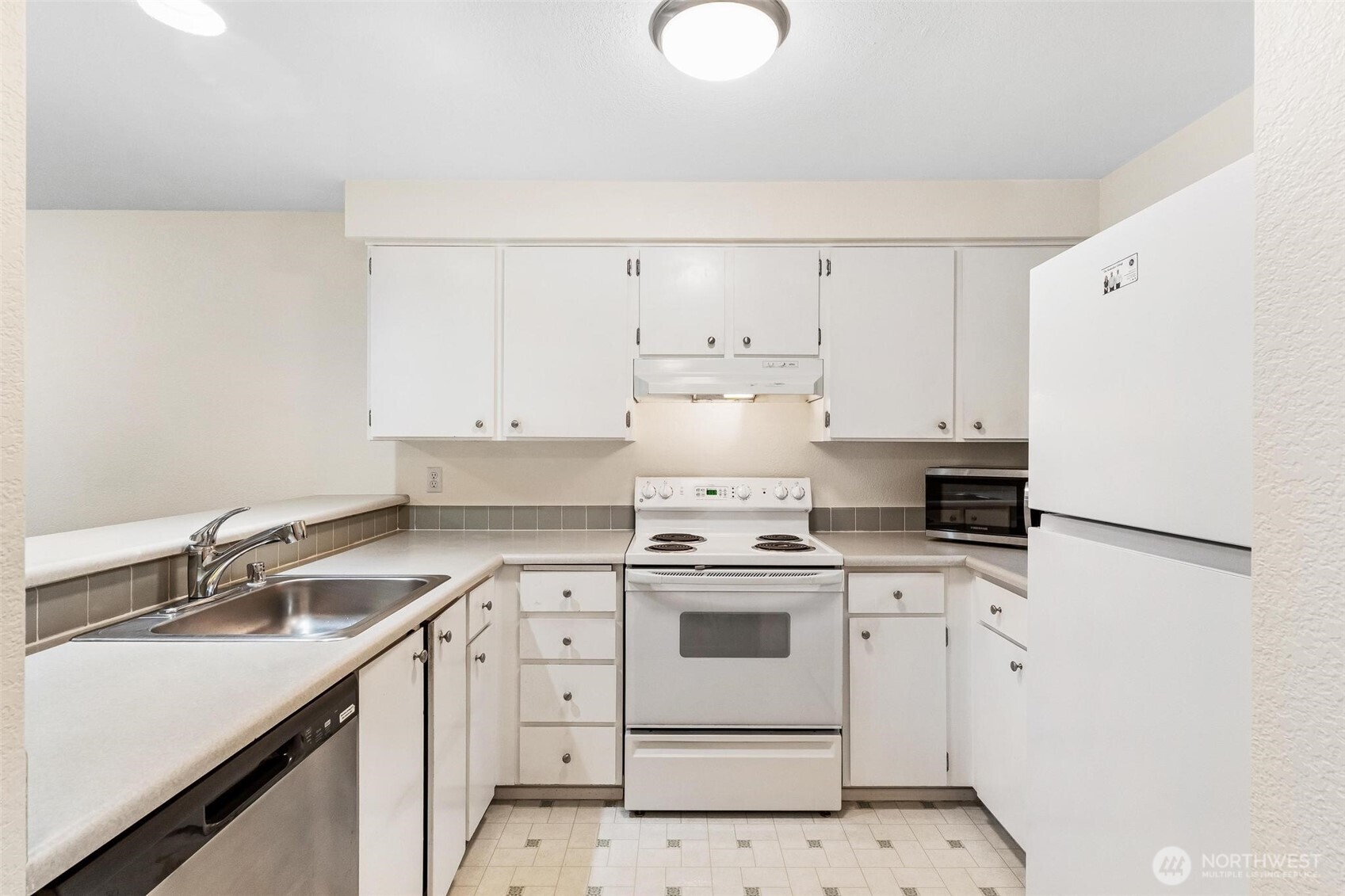 25131 98th Place S #E201, Kent, WA 98030