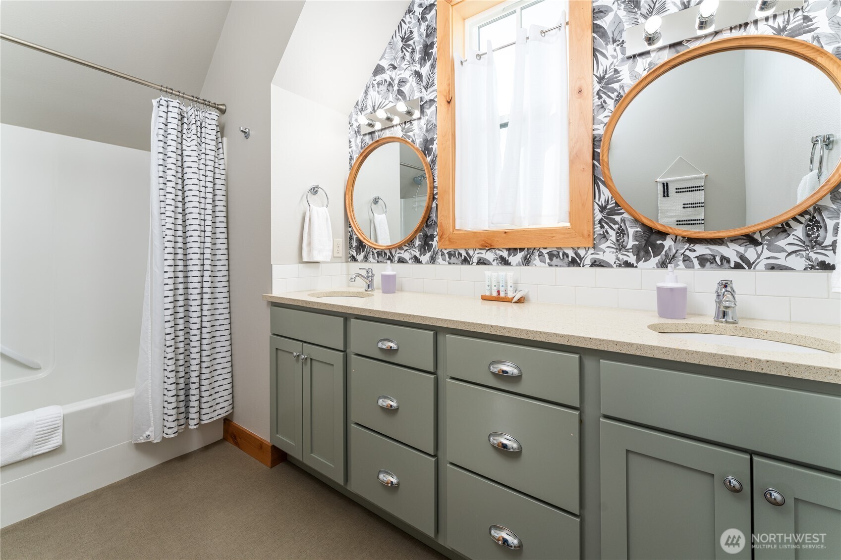 529 Porcupine Lane , Chelan, WA 98816