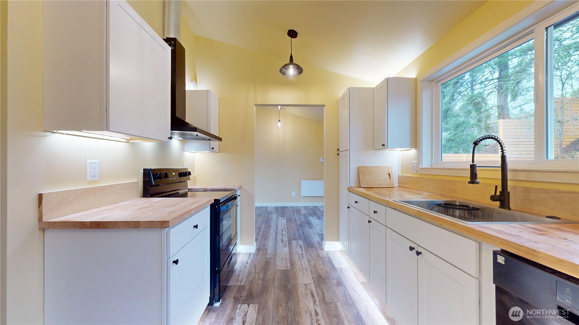 21246 15th Avenue S, Des Moines, WA 98198