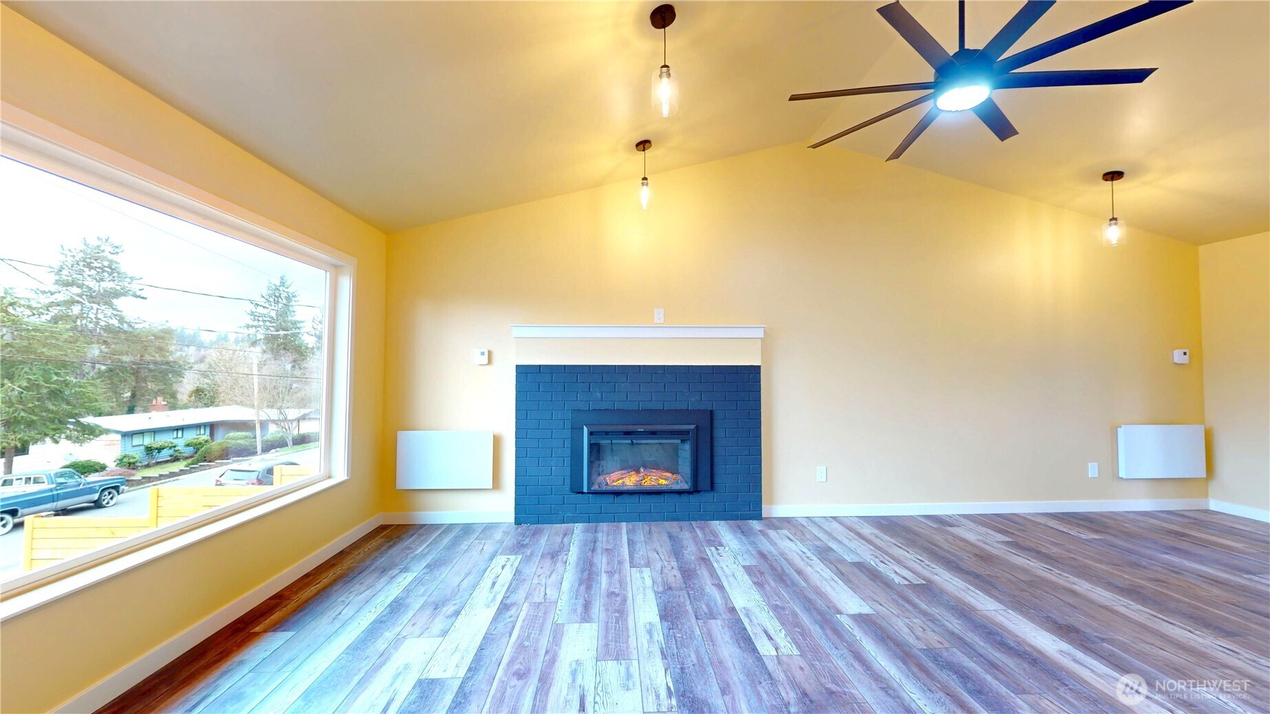 21246 15th Avenue S, Des Moines, WA 98198