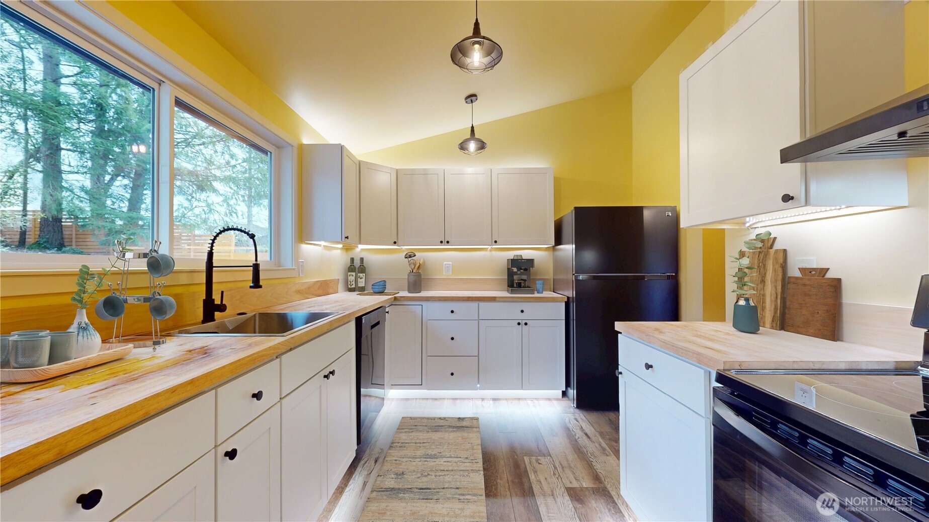 21246 15th Avenue S, Des Moines, WA 98198