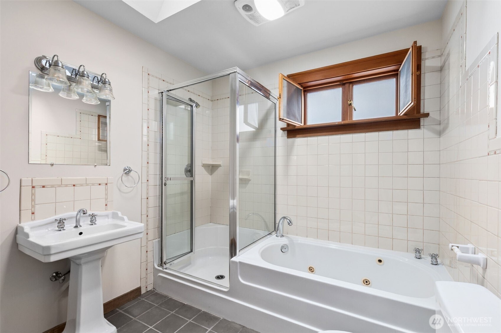 4220 Francis Avenue N, Seattle, WA 98103