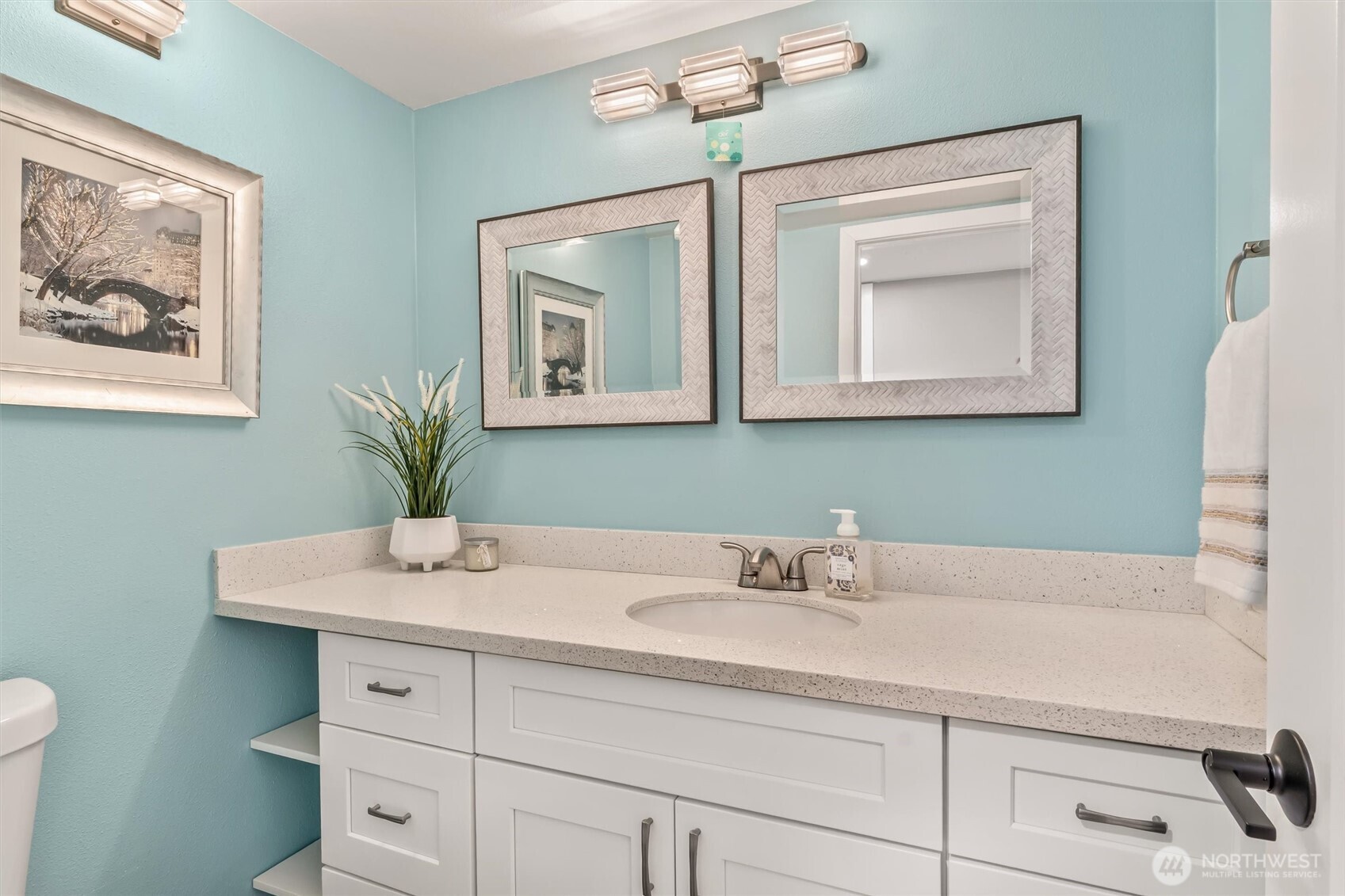 12637 104th Avenue NE, Kirkland, WA 98034