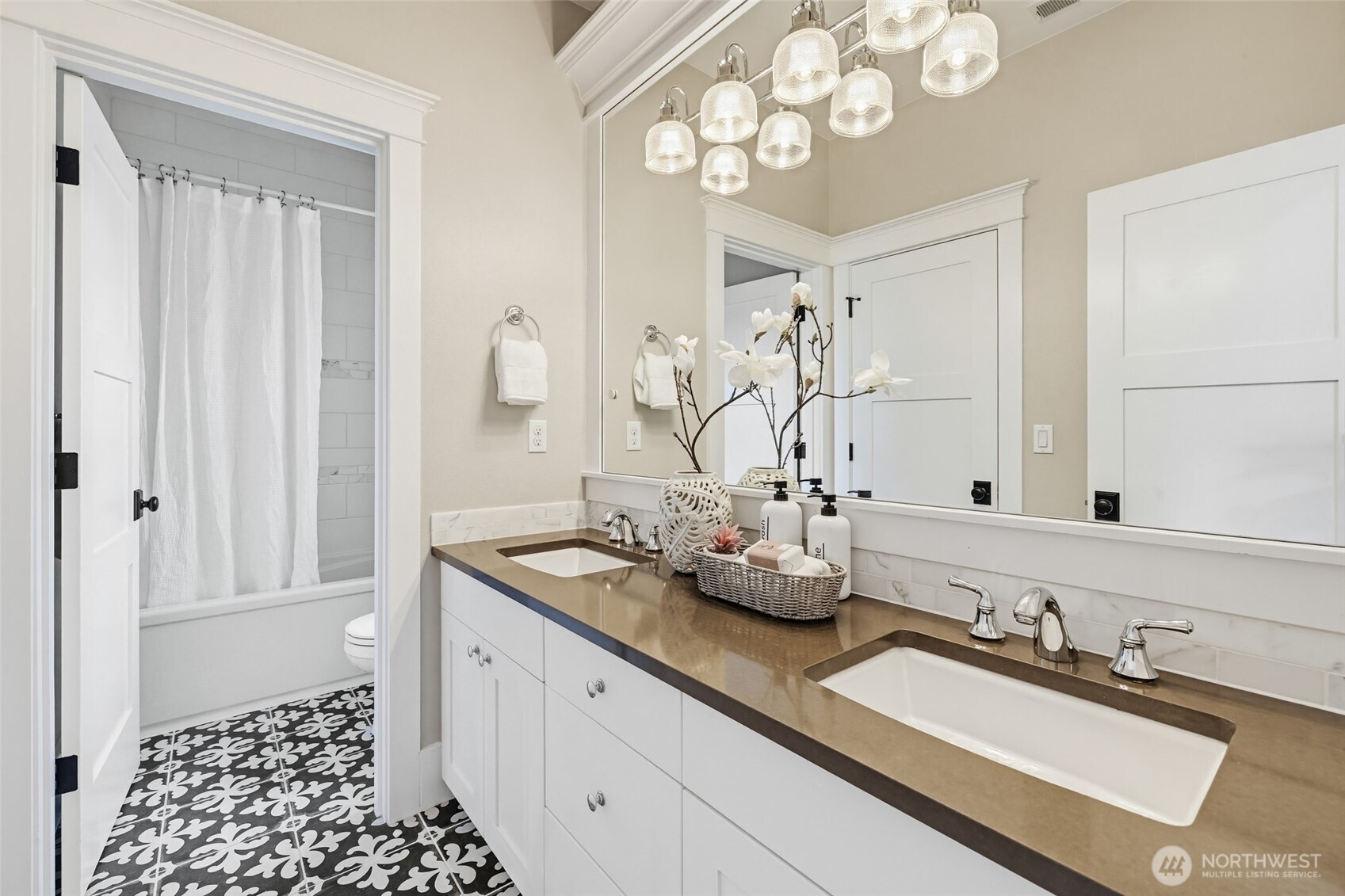 10610 NE 28th Street , Bellevue, WA 98004