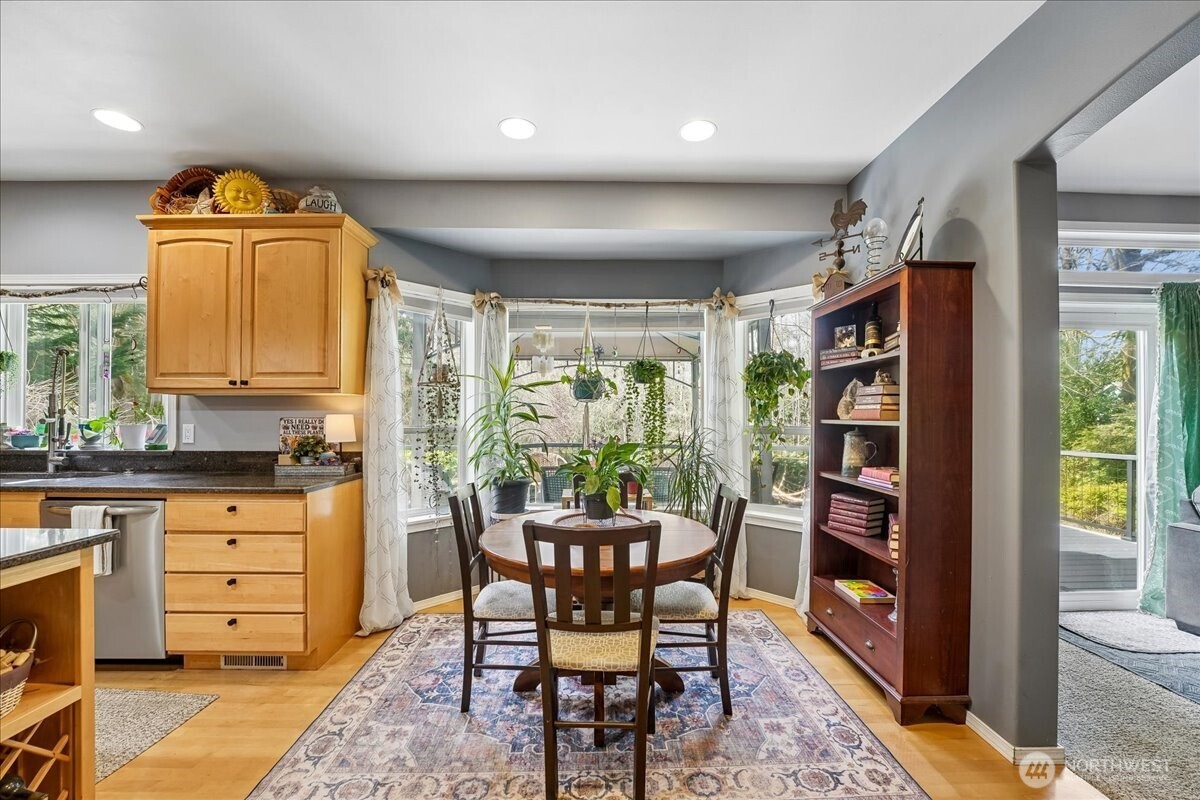 7259 NW Columbine Place , Seabeck, WA 98380