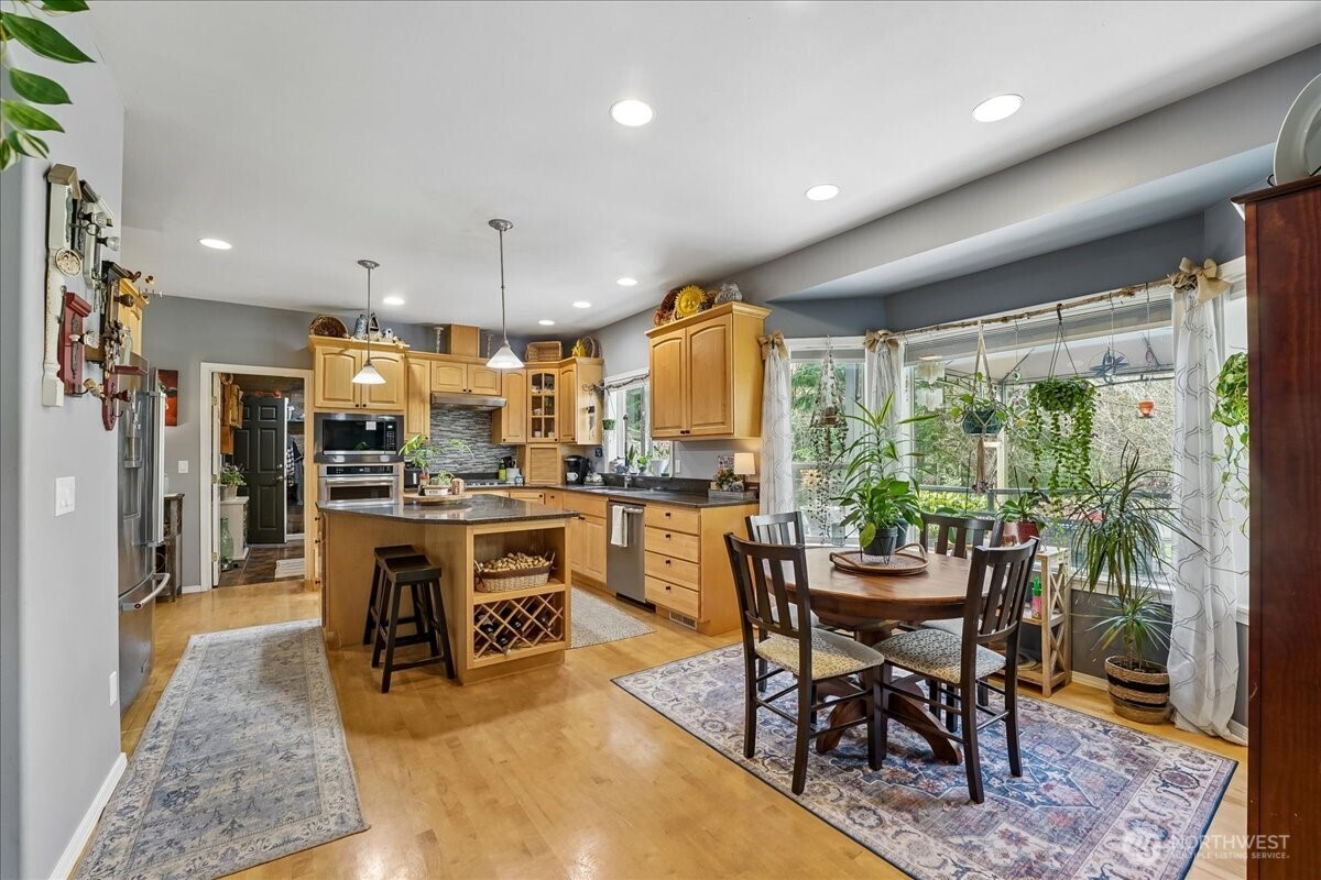 7259 NW Columbine Place , Seabeck, WA 98380