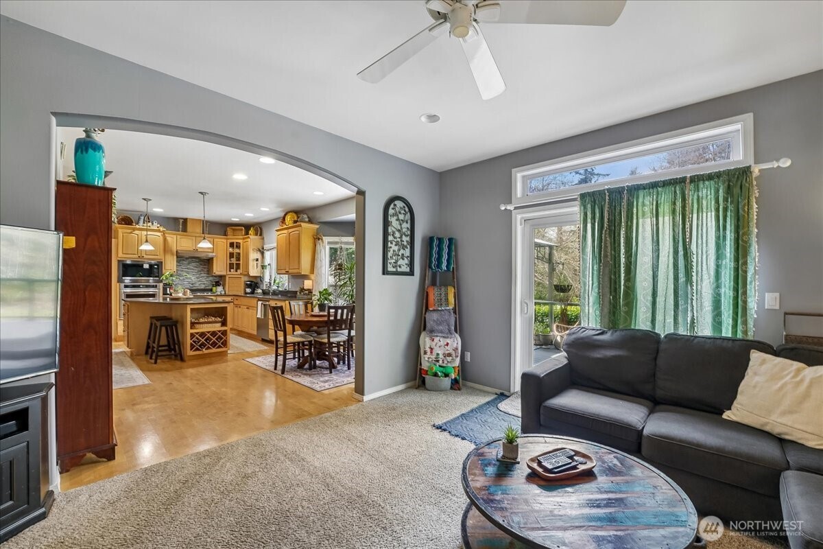 7259 NW Columbine Place , Seabeck, WA 98380