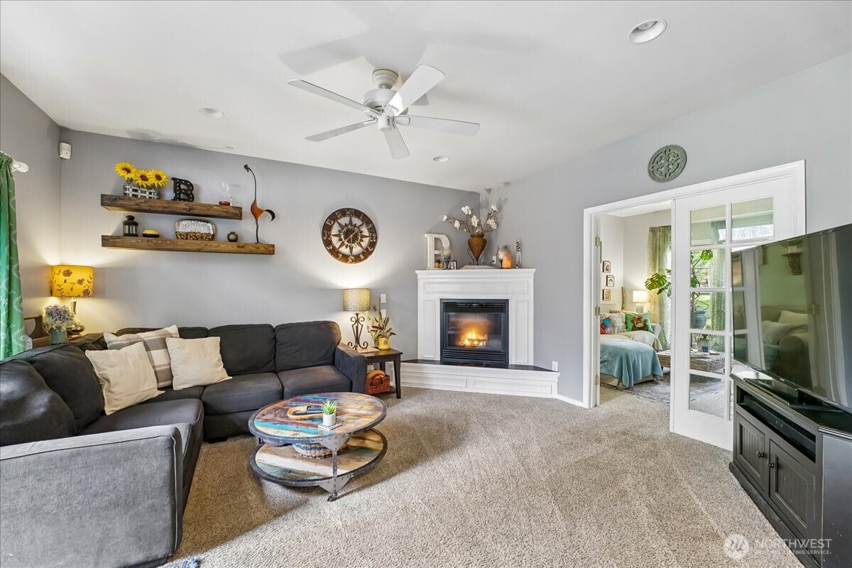 7259 NW Columbine Place , Seabeck, WA 98380