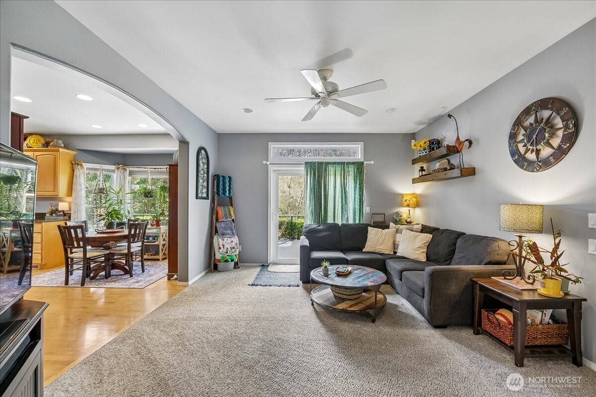 7259 NW Columbine Place , Seabeck, WA 98380