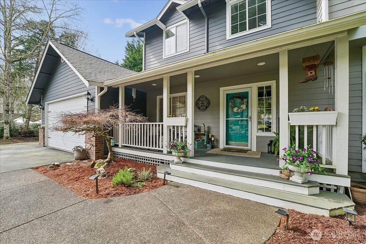 7259 NW Columbine Place , Seabeck, WA 98380