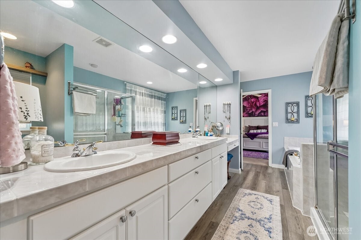 7259 NW Columbine Place , Seabeck, WA 98380