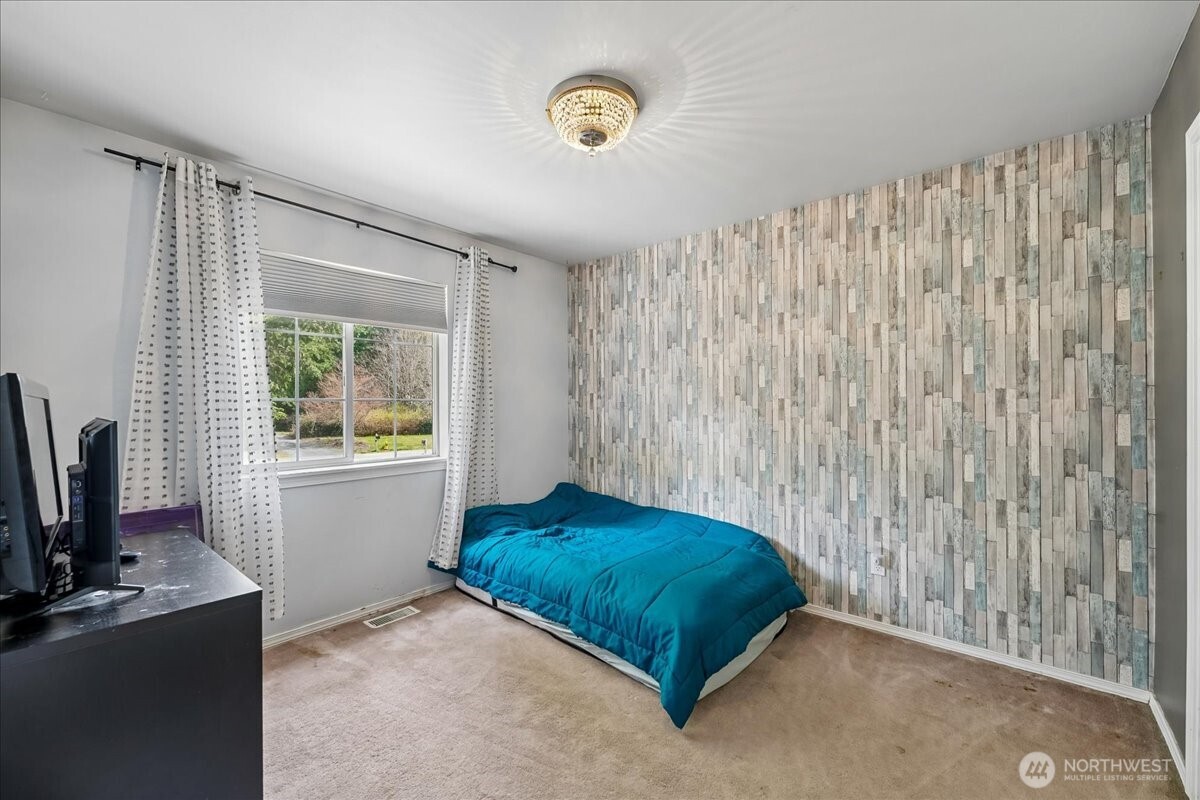 7259 NW Columbine Place , Seabeck, WA 98380