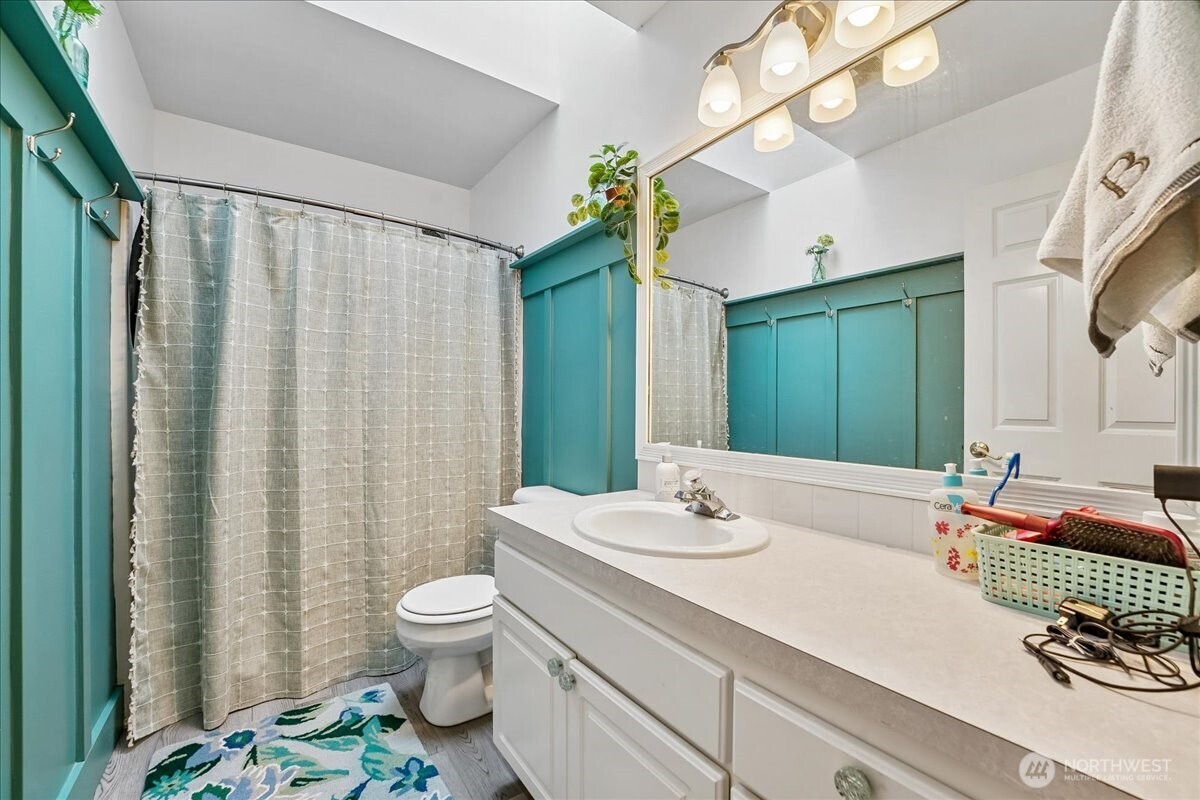 7259 NW Columbine Place , Seabeck, WA 98380