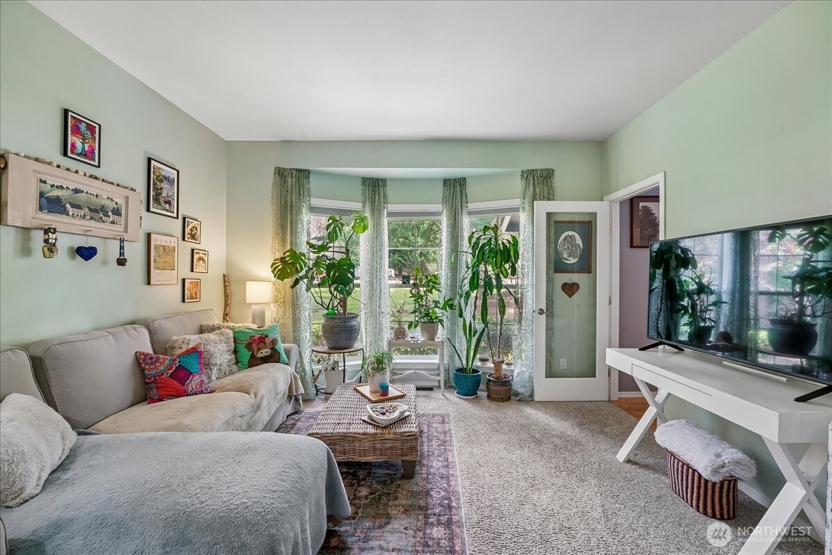 7259 NW Columbine Place , Seabeck, WA 98380