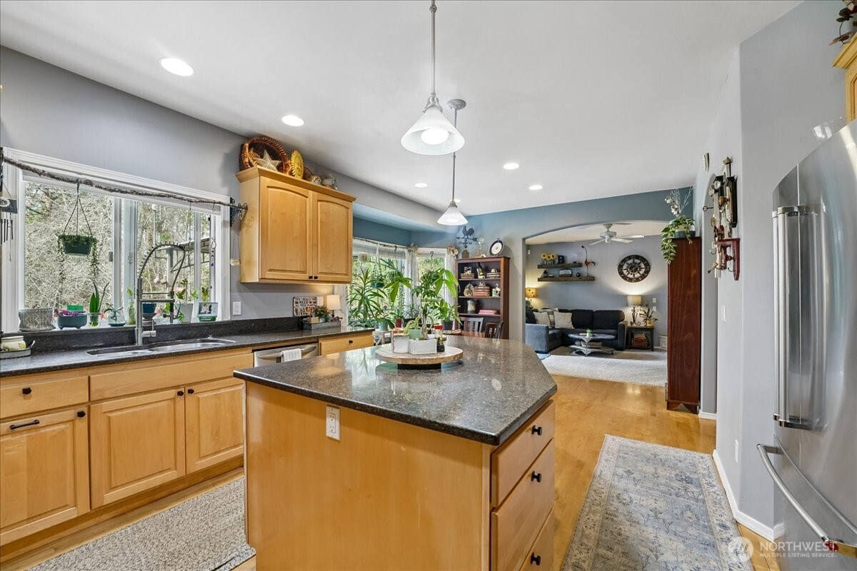 7259 NW Columbine Place , Seabeck, WA 98380